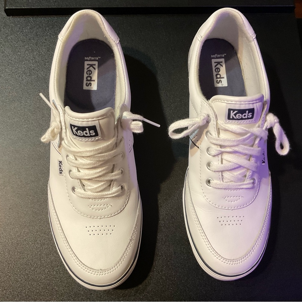 Women’s Keds: Courty II Leather Lace Up Sneakers, Size 11, Navy Blue Trim.